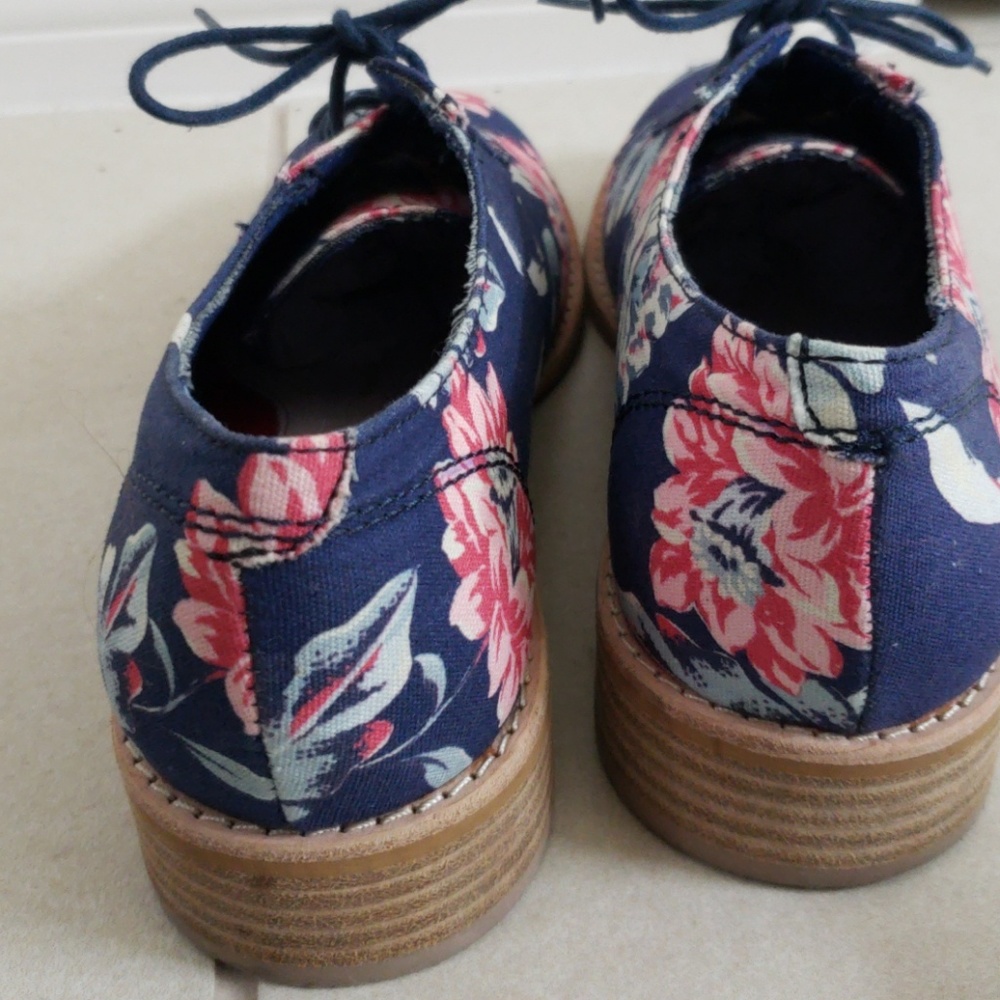 Shoes - Picture 3 of 6